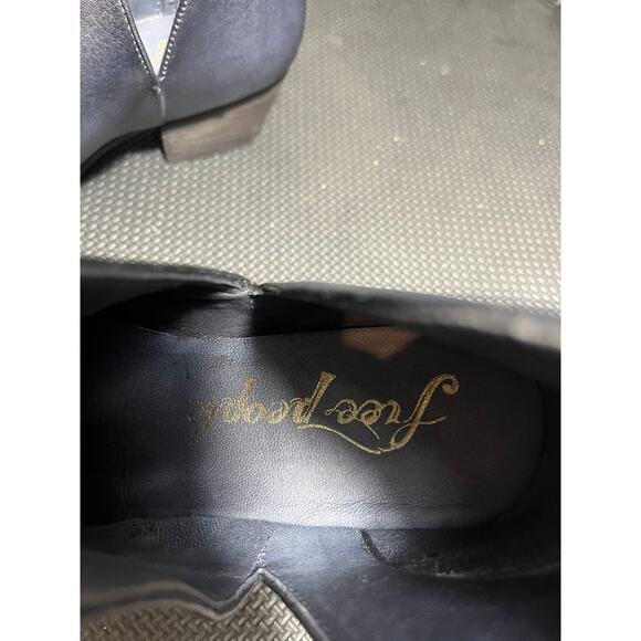FREE PEOPLE Charm Double V Navy Blue Leather Ankle Boots Size 37.5 US 7 - Picture 8 of 8
